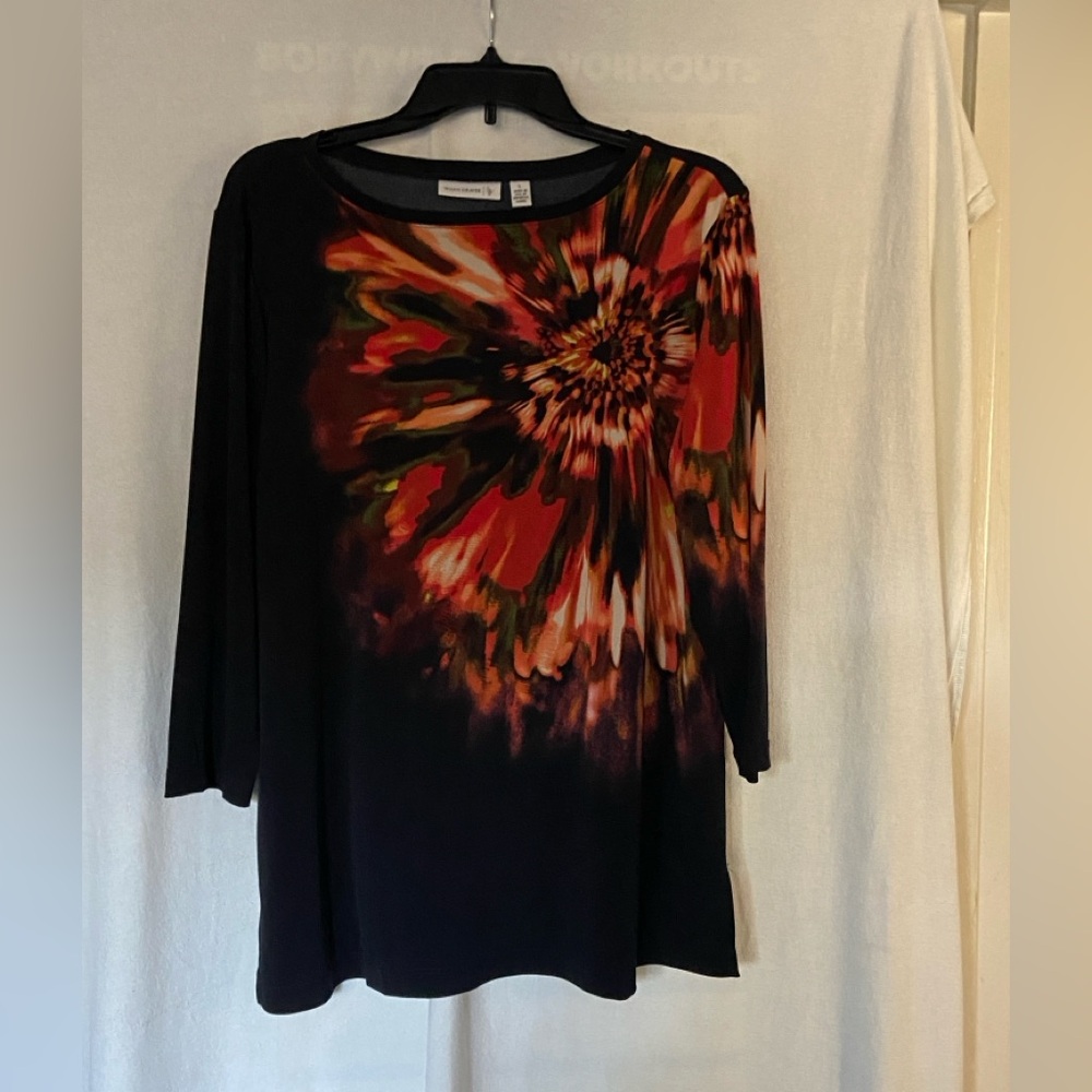 Stunning long sleeve top Belle by Susan Graver black & red 
design L